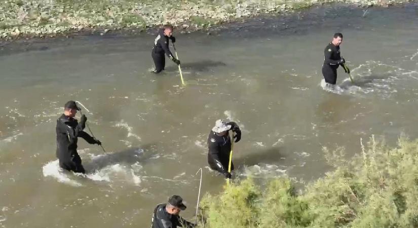 Nehre uçan otomobilden suya düşüp kaybolan İlknur aranıyor
