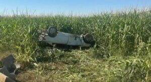 Şanlıurfa’da otomobil, tarlaya devrildi; 1 ölü, 1 yaralı