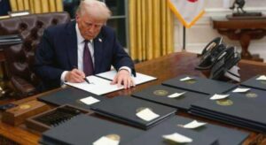 Trump’tan şoke eden karar! Kararnameyi imzaladı, 100 bin dolar oldu!
