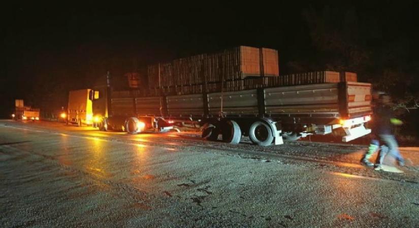 Burdur’da otomobil ile tır çarpıştı: 1 ölü, 2 yaralı