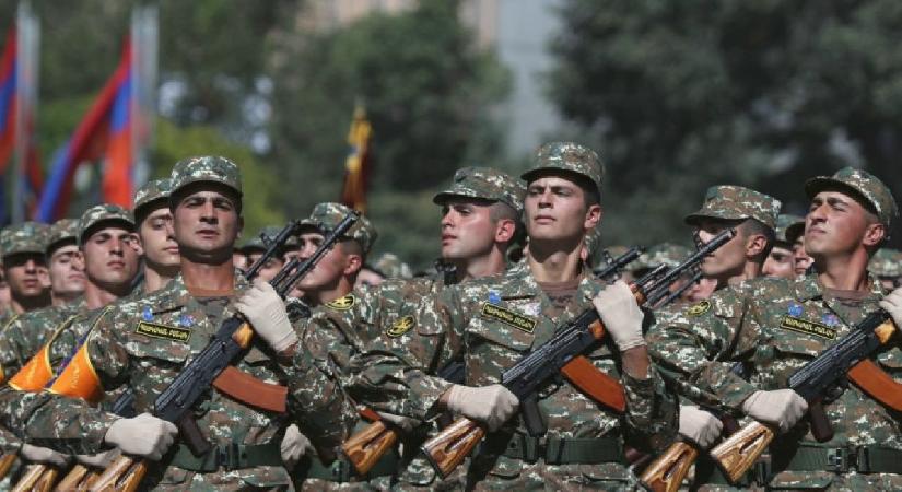 Ermenistan’da zorunlu askerlik süresi kısaltıldı