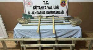 İş makinesi ile kaçak kazıya 2 gözaltı