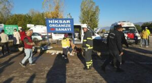 İşçi servis minibüsleri çarpıştı: 10 yaralı