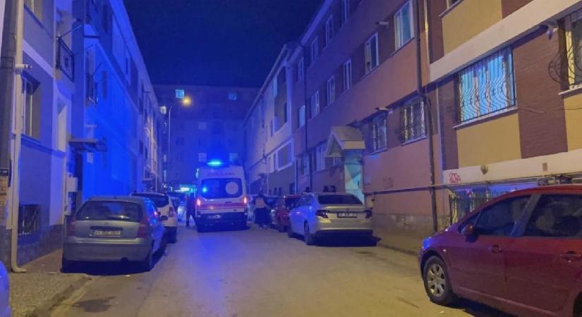 Kötü koku ihbarı üzerine gelen ekipler, yaşlı adamı evinde ölü buldu