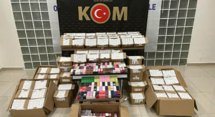 Otomobilinde 2 bin 710 şişe gümrük kaçağı parfümle yakalandı