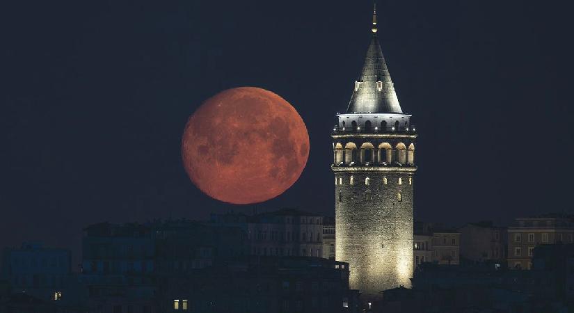 Süper Ay için geri sayım başladı! Dünya’ya yaklaşıyor…