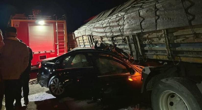 Afyonkarahisar’da TIR ile otomobil çarpıştı: 2 ölü, 2 yaralı