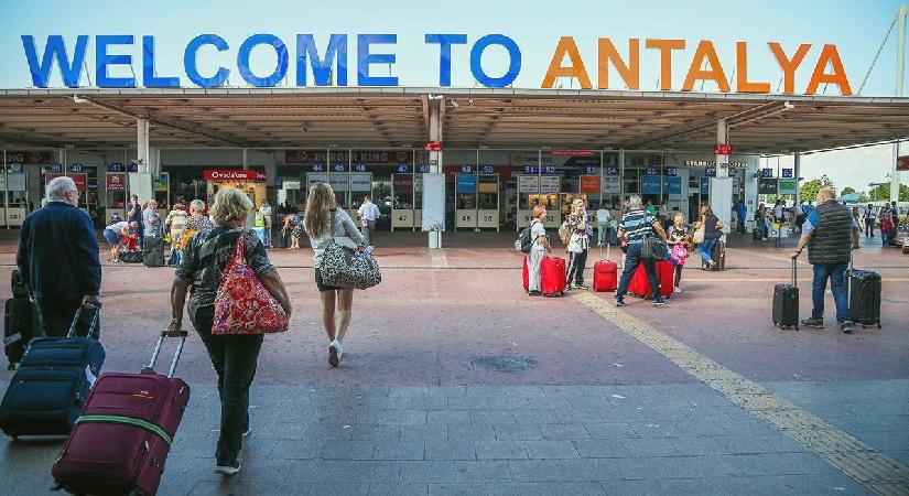 Antalya’ya tatile gelen İngiliz ve Polonyalı turist sayısı arttı