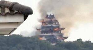Çin’deki tarihi tapınak alev alev yandı! İnanılmaz ihmal
