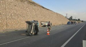 Kamyonet hafif ticari araca arkadan çarptı: 4 kişi yaralandı