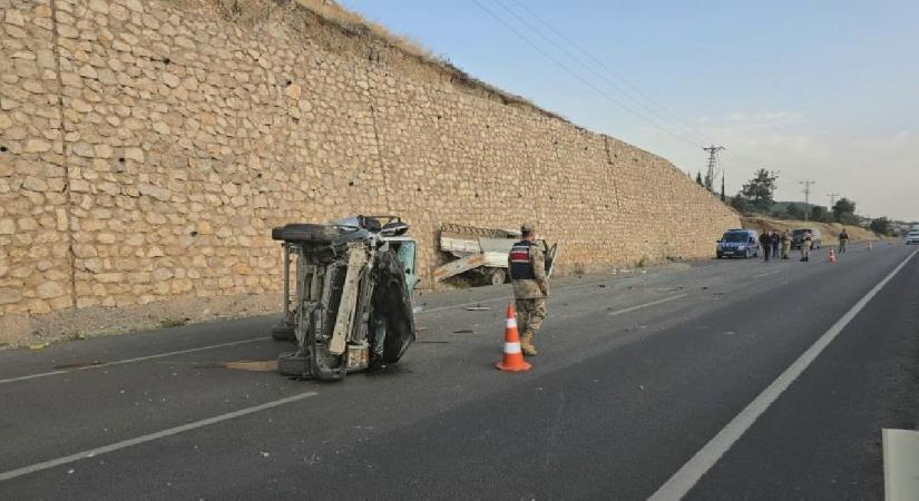 Kamyonet hafif ticari araca arkadan çarptı: 4 kişi yaralandı