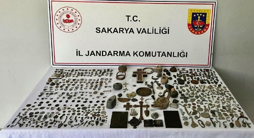 Sakarya’da ‘Anadolu Mirası’ operasyonu; 589 parça tarihi eser ele geçirildi