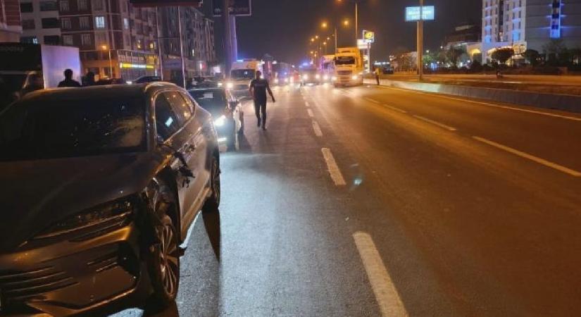 Yolun karşısına geçmeye çalışan 2 kadına otomobil çarptı: 1 ölü, 1 ağır yaralı