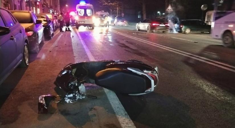 Otomobille çarpışan motosikletin sürücüsü öldü