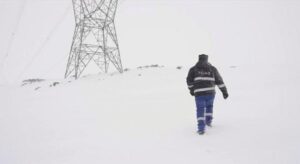 Bakan Bayraktar: Ekipler 7 gün 24 saat sahada!