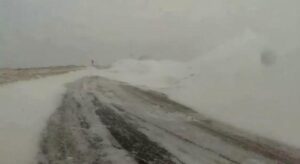 Bayburt- Erzurum kara yoluna çığ düştü