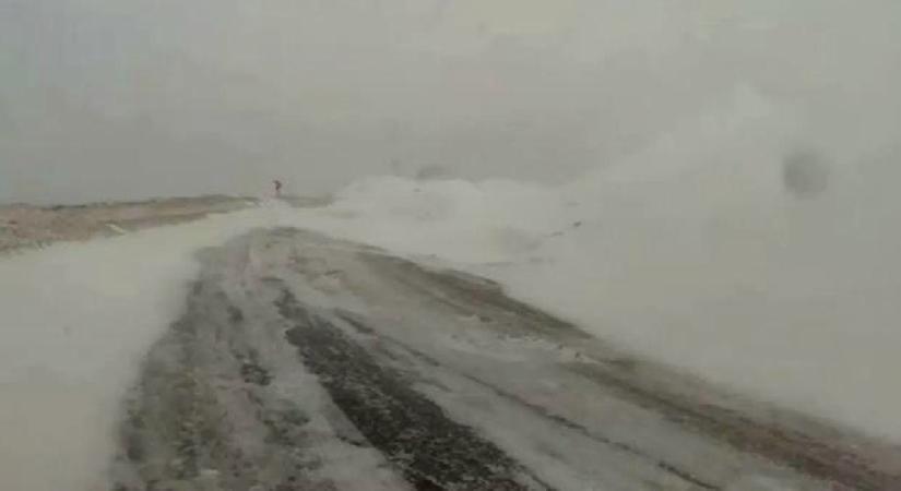 Bayburt- Erzurum kara yoluna çığ düştü
