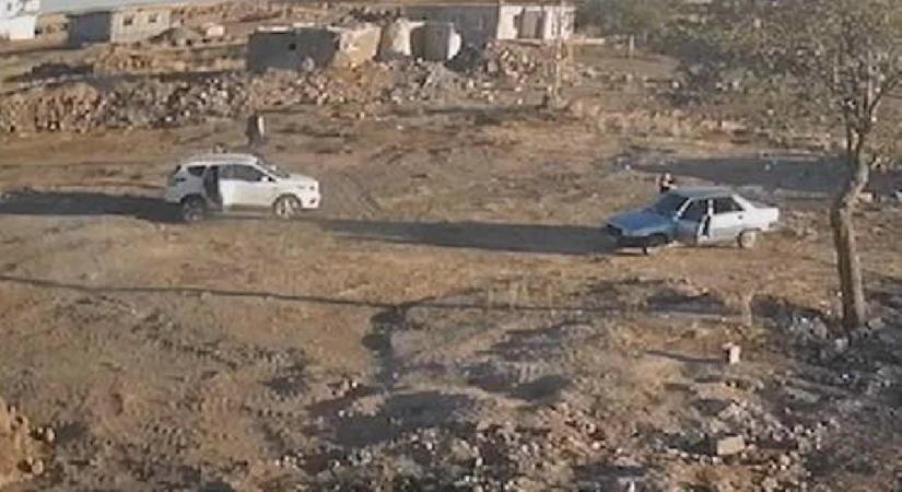 Evlerine 104 mermi isabet eden aile korkudan dışarı adım atamıyor