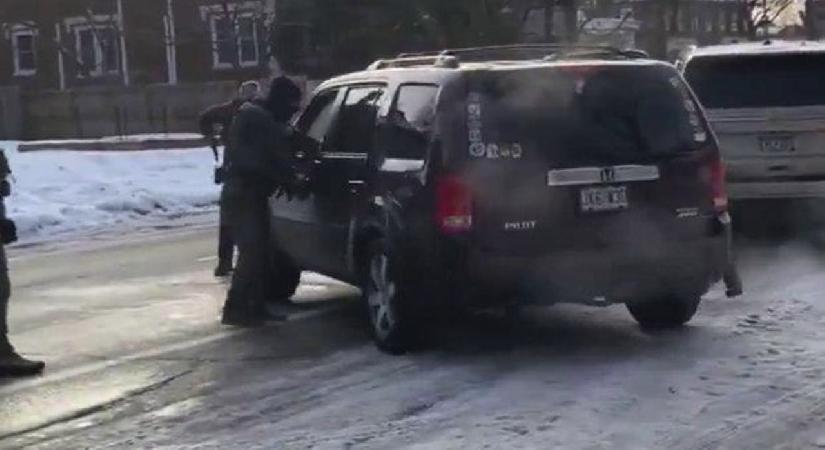 ICE polisleri, göçmen operasyonlarını izleyen ABD’li kadını öldürdü