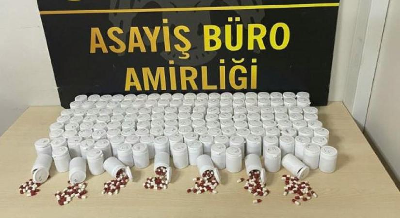 İzmir’de 8 bin adet uyuşturucu hapla yakalanan şüpheli tutuklandı