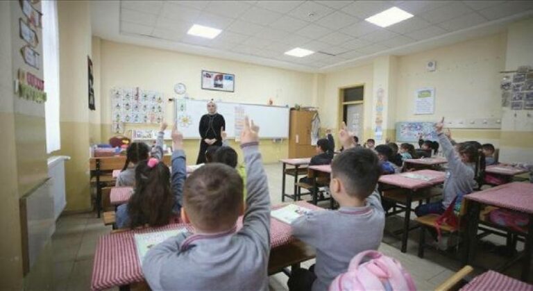 Öğretmenlerin mazerete bağlı yer değiştirme başvuruları 14 Ocak’ta başlıyor