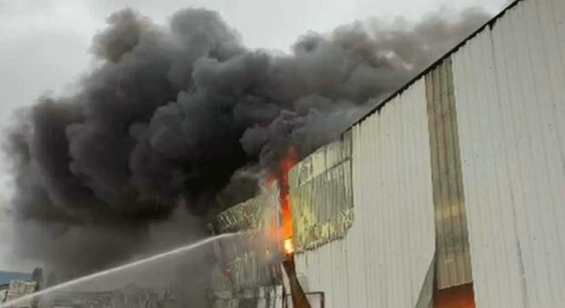 Balıkesir’de depoda yangın