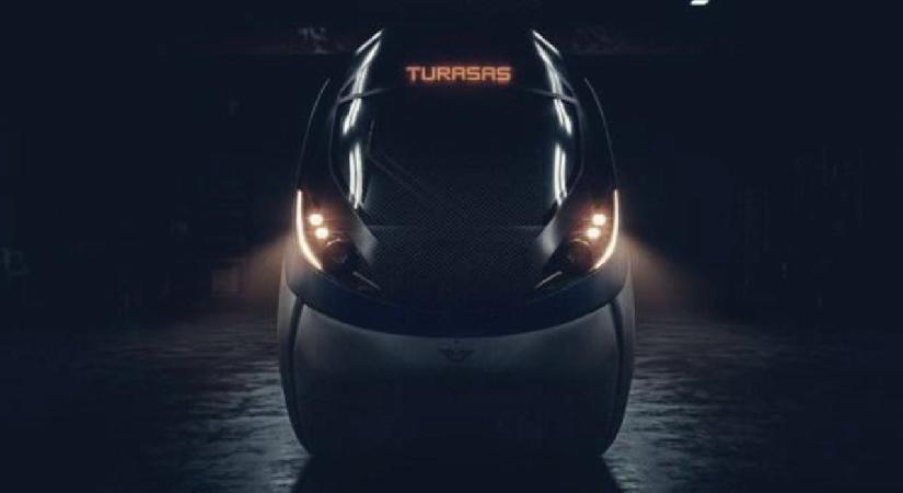 Türkiye’nin ilk milli elektrikli hızlı treni raylara iniyor