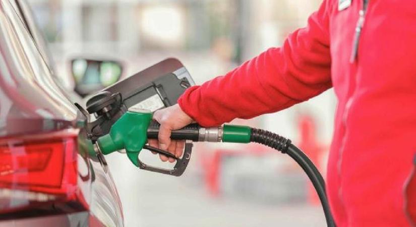 Ucuz yakıt için ülke değiştiriyorlar! İndirim sonrası sınıra akın ettiler