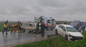 Çorum’da 2 araç kafa kafaya çarpıştı: 3 yaralı