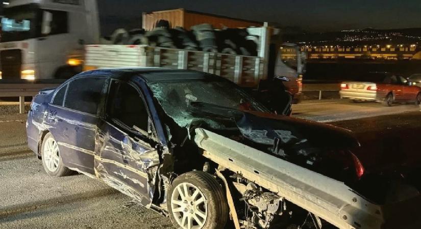 Kayseri’de otomobil bariyerlere saplandı: 1 ağır yaralı