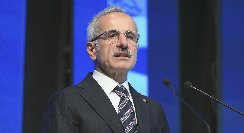 Bakan Uraloğlu: Bu hat ile 6,5 saat olan seyahat süresi 2,5 saate inecek