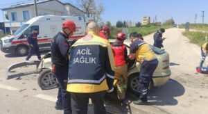 Balıkesir’de otomobiller çarpıştı: 3’ü ağır 6 yaralı