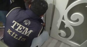 Firari FETÖ hükümlüsü banyodaki gizli bölmede yakalandı