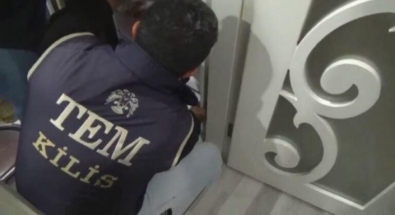 Firari FETÖ hükümlüsü banyodaki gizli bölmede yakalandı
