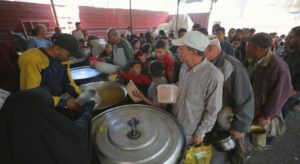 İsrail Gazze’de yemek dağıtım noktasını vurdu