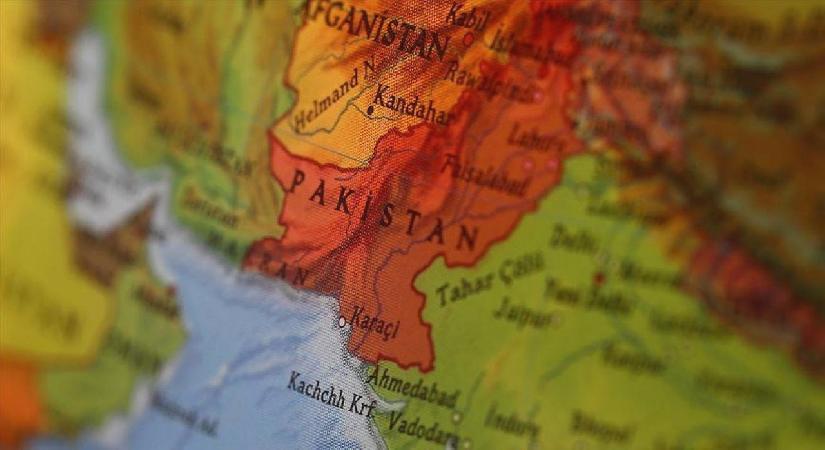 Pakistan’da karakola bombalı saldırı!