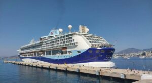 Dev kruvaziyer Marella Discovery 1790 yolcusuyla Bodrum’a demirledi