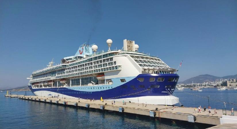 Dev kruvaziyer Marella Discovery 1790 yolcusuyla Bodrum’a demirledi