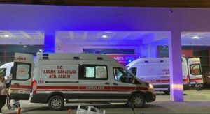İzmir’de otomobiller çarpıştı: 1 ölü, 4 yaralı