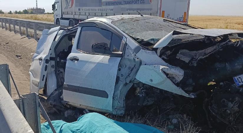 Mardin’de hafif ticari araç bariyere çarptı: 1 ölü, 2 yaralı
