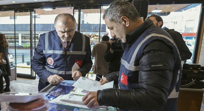 Ticaret Bakanlığı’ndan servis ücreti açıklaması: Bunu yapan işletmeler yandı!