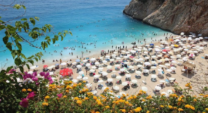 Yüksek fiyatlar yerli turisti yabancı ülkeye kaçırıyor