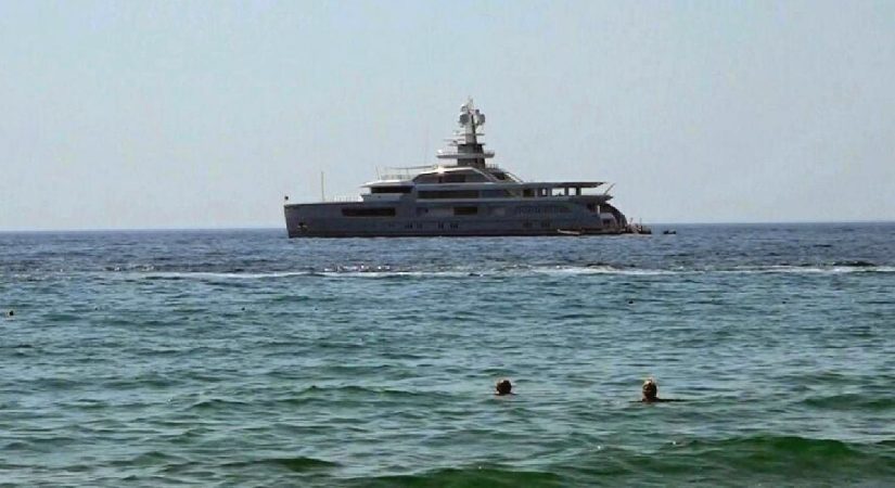 Kuşadası’na 250 milyon dolarlık mega yat demirlendi!