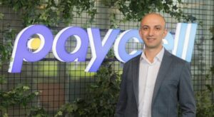 Kart taşımaya son veren yapışkan ödeme! Paycell Sticker cebe yapışıyor