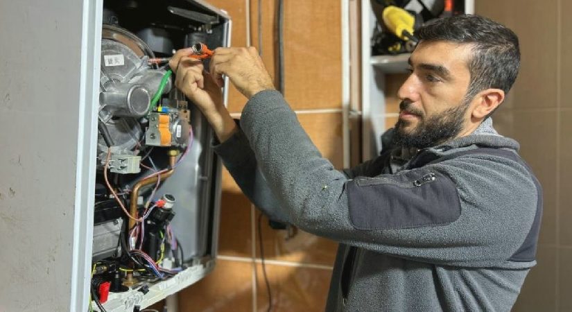 Van’da kombi ustalarının kış mesaisi başladı